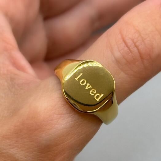 Кольцо печатка из стали с гравировкой LOVED