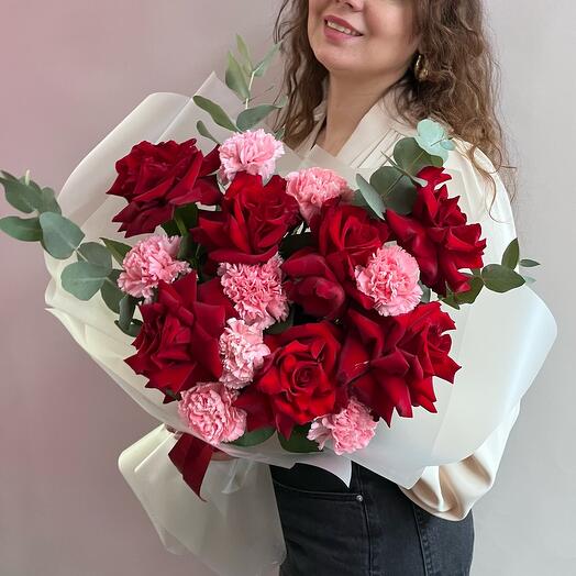 Dual bouquet with red French roses and medium-sized dianthuses