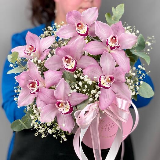 Цветы в коробке из розовых орхидей с гипсофилой.Композиция 654 Milin bouquet