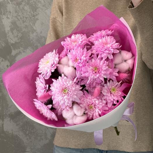 Необычный букет из розовых хризантем, розового хлопка и лагуруса🌸