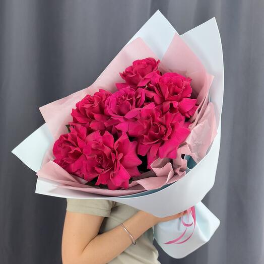 7 ажурных малиновых роз
