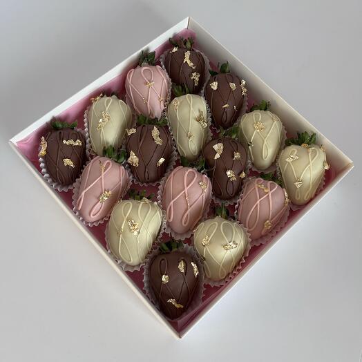 Клубника в шоколаде 16 ягод