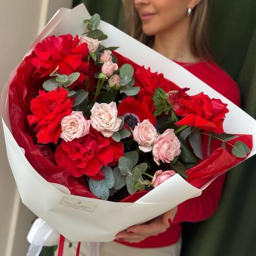 Яркий букет с анемоном