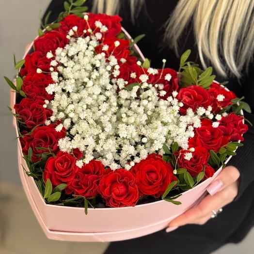 Розы  в коробке сердце