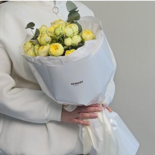 Пионовидные желтые розы с эвкалиптом 5веток