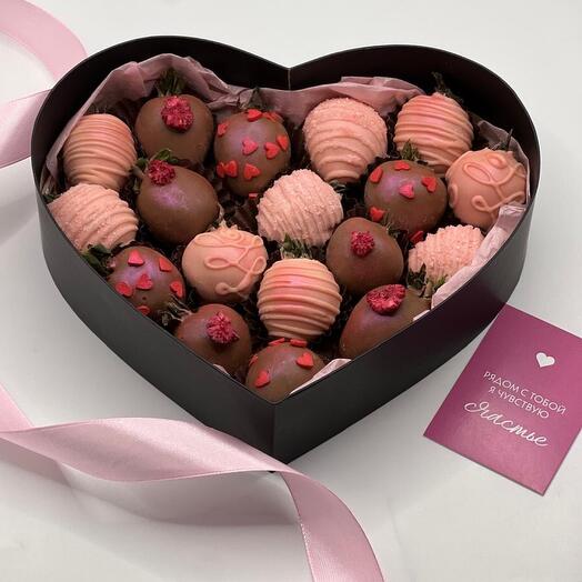 Chocolate-covered strawberries/heart box