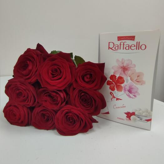 Монобукет из 9 красных роз с конфетами "Raffaello"