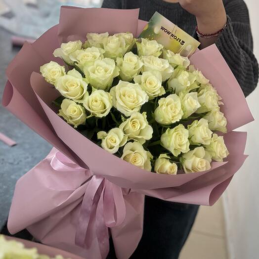 31 rosas en delicada decoración