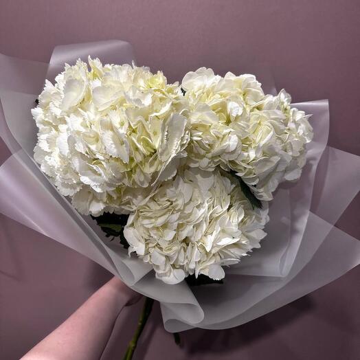 Букет из 3 белых гортензий