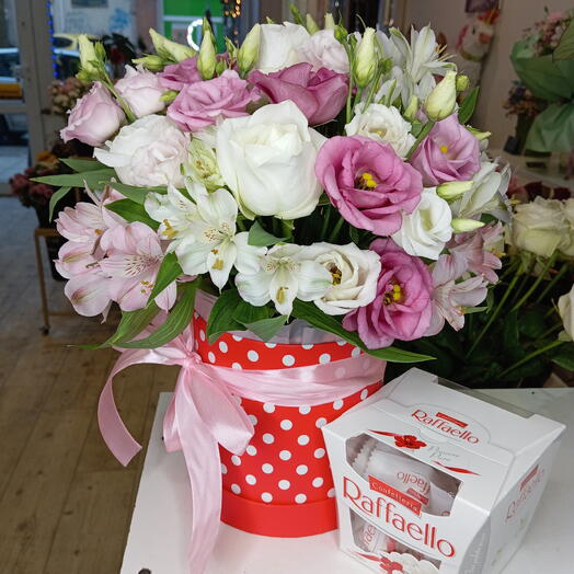 Caixa de flores com bombons Rafaello