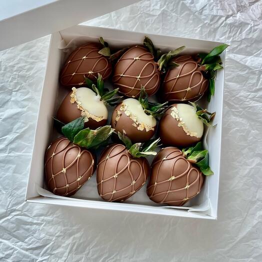 Клубника в шоколаде 9 шт с золото