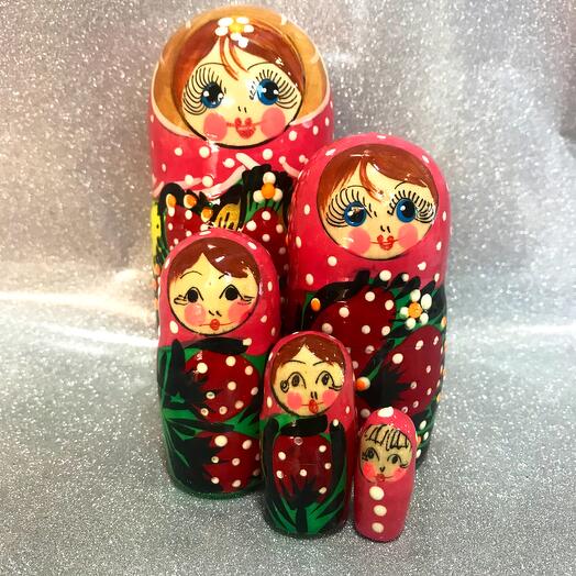 Матрешка Ягодки на темном