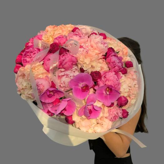 Букет "Эффект вау" — микс из гортензии, пионов, орхидей и роз