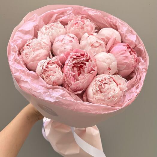 11 large peonies with decoration
