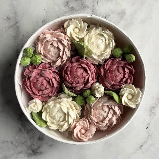 Пионы зефирные в коробке, съедобный подарок