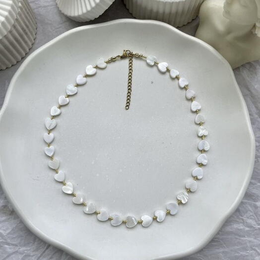 Necklace with mother-of-pearl hearts with 18-karat gold plating