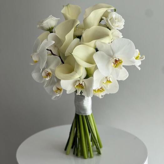 Свадебный букет из калл и орхидей + бутоньерка для жениха