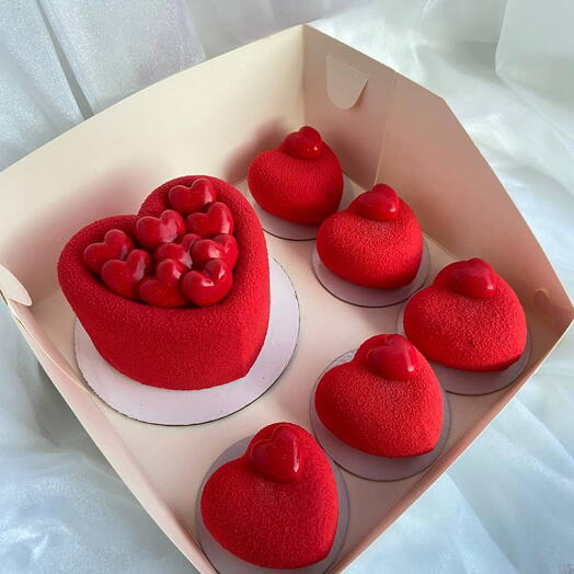 Набор бенто-торт сердце + 5 пирожных сердец муссовых для любимой мамочке️