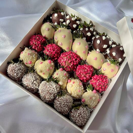 Strawberries in chocolate "Surprise" 25 pcs