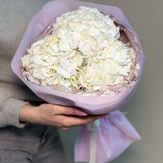 Букет из 3 белых гортензий