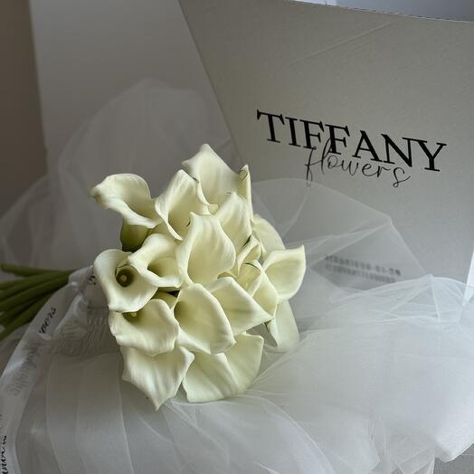 Букет невесты от студии «TIFFANY» каллы круглая форма