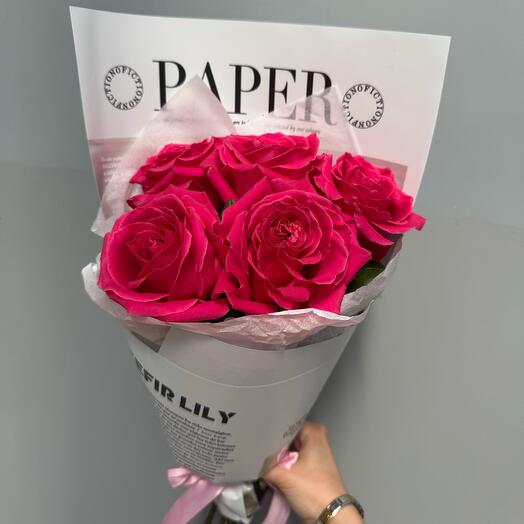 5 малиновых роз в упаковке🌸