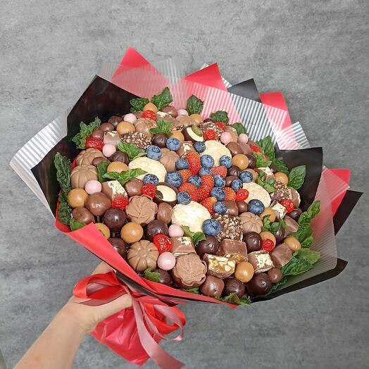 Author's bouquet of chocolate with berries