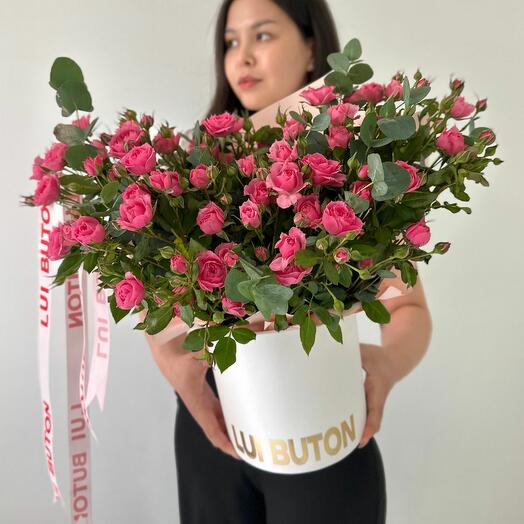 Композиция "Малиновые кустовые розы"