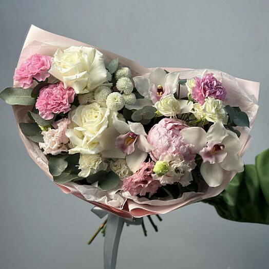 Сборный букет с пионом Blooming garden M