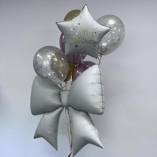 Букет шаров с большим бантом ко Дню рождения