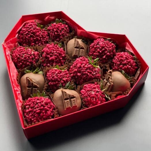 Клубника в шоколаде сердце малиновый рай