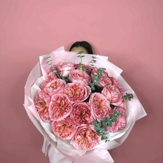 25 пионовидных роз