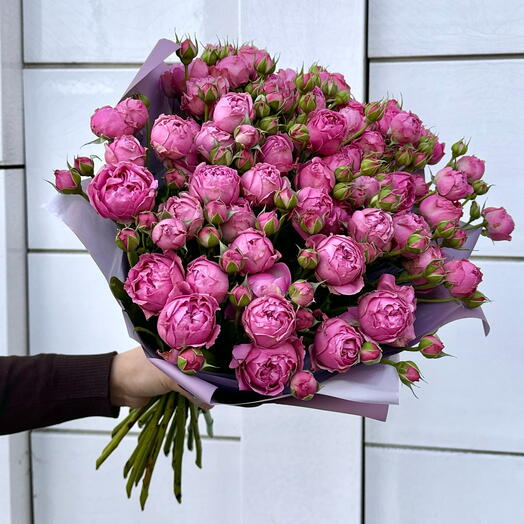 Монобукет из 19 кустовых роз Misty Bubbles