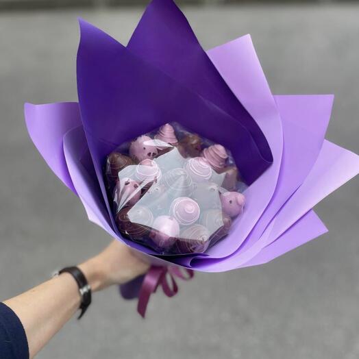 Букет клубники в шоколаде 19 ягод Purple