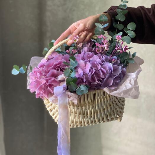 Корзина с гортензией