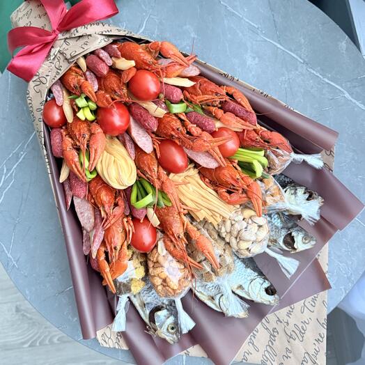Букет с раками и закусками