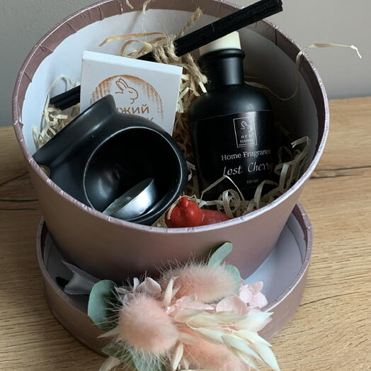 Подарочный набор с аромадиффузором, аромалампой и букетиком сухоцветов