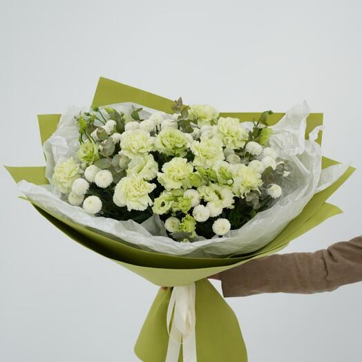 Букет с зелеными гвоздиками Whisper of greenery L