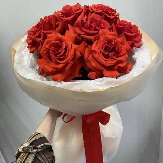 Моно из алых французских роз