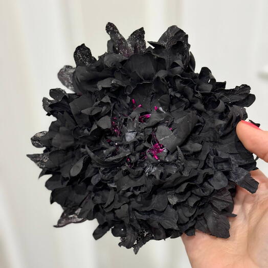 Брошь из текстиля «ASTRANTIA - NERO/FUCSIA M»