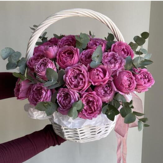 Корзина с пионовидной розой мисти