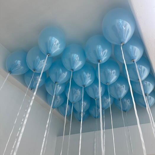 Шарики под потолок на атласных лентах