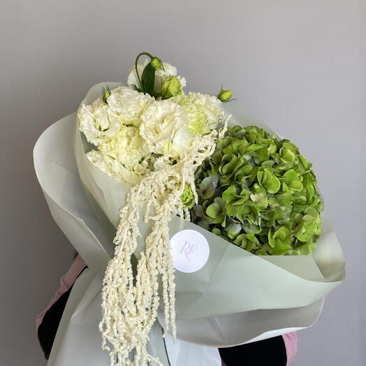 Эффектный букет с гортензией