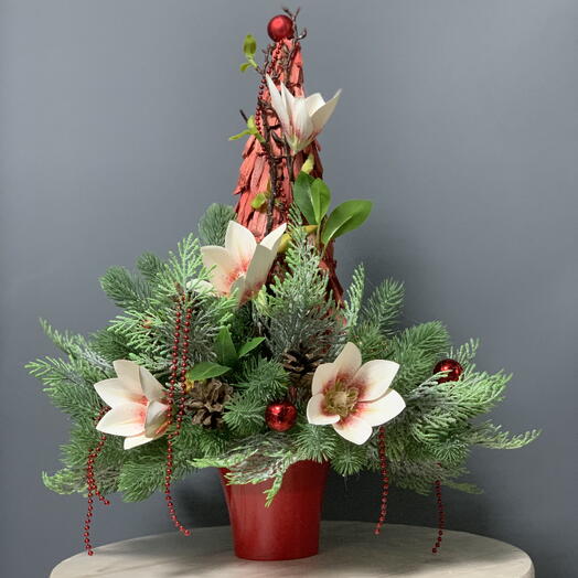 Креативная красная елочка ручной работы