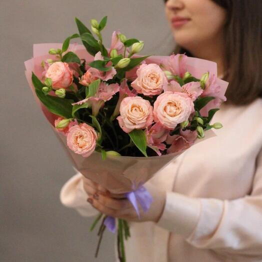 Букет из нежной альстромерии и пионовидной кустовой розы