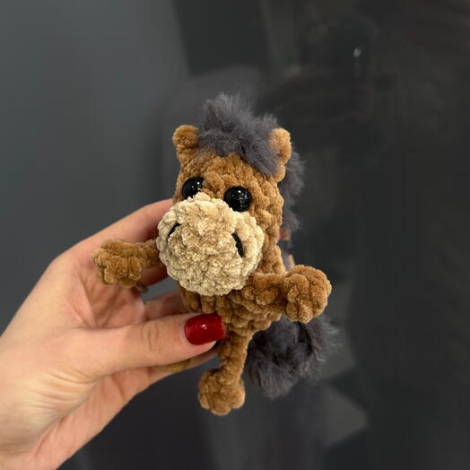 Игрушка-брелок символ нового года «Лошадка Корица»