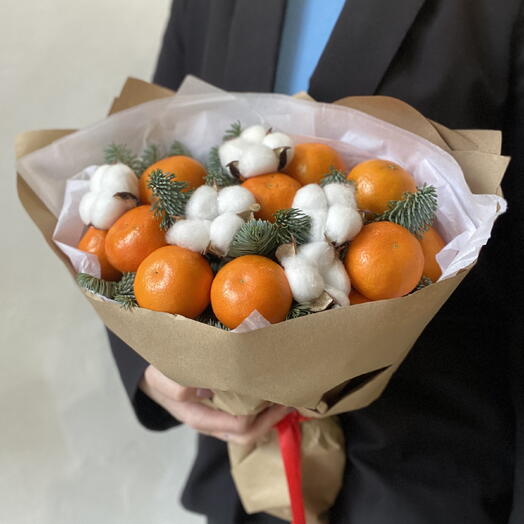 Новогодний букет из мандаринов, хлопка и нобилиса