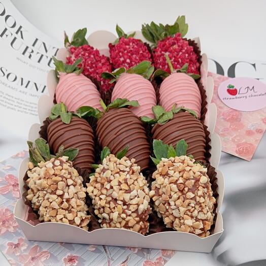 Набор из клубники в шоколаде "Yummy" (12 штук)