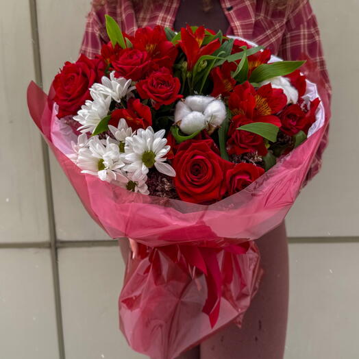 Букет с Альстромерией и розами + сладкий подарок 🎁