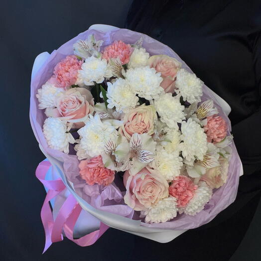 Роскошный букет,кустовая хризантема,розовая Роза,диантус и альстромерия